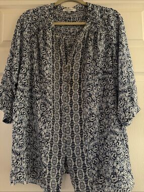 Rose & Olive Navy and White Floral Tunic Top
